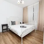 아파트 Color Eugen Carada St 부쿠레슈티