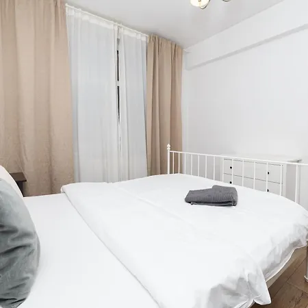 Color Eugen Carada St * Bukarest