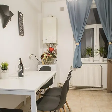 Color Eugen Carada St Apartment *