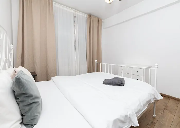 Color Eugen Carada St * Bucareste