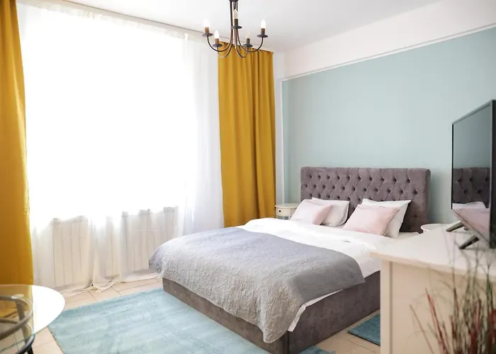 Color Eugen Carada St * Bucureşti