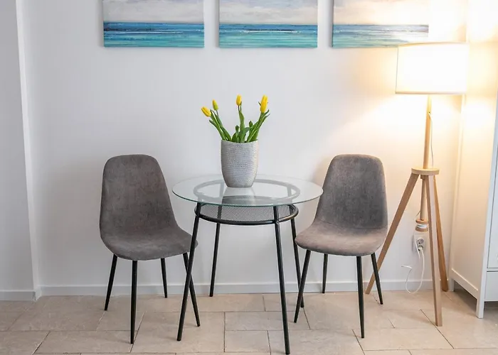 Color Eugen Carada St Апартаменти *